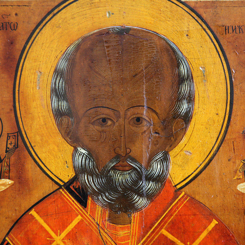 Cтаринная икона святой Николай Чудотворец в латунном посеребренном окладе. Россия 19 век.