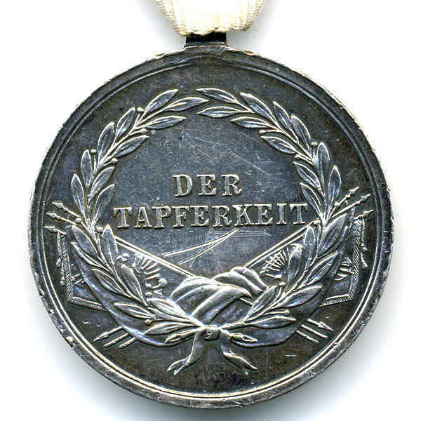 Австро-Венгрия. Памятная почетная военная медаль и медаль за храбрость.