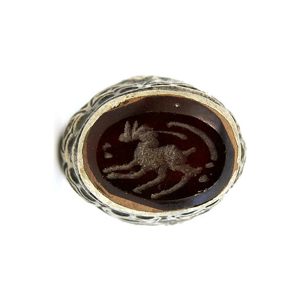 Серебряный перстень печатка с древнеарийским зооморфным символом в виде Единорога. Сердолик.