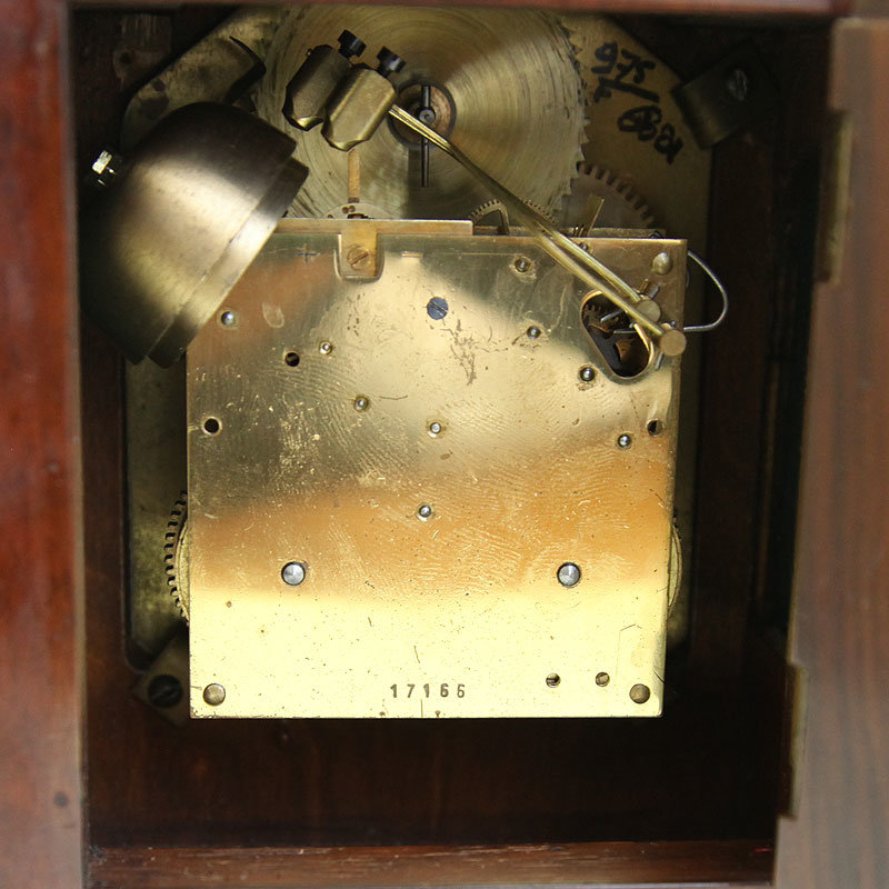 Старые настольные кабинетные часы с боем и фазами луны, корпус из темного дерева 24 см. Голландия 1950 годы.