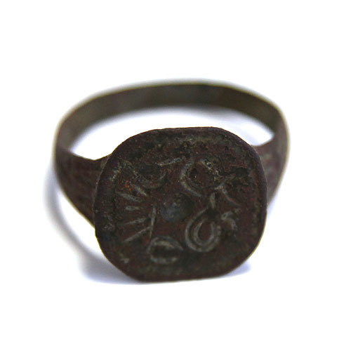 Старинный перстень печатка с индивидуальным орнаментом в виде Дворянского герба. Средневековая Русь 16-17 век.