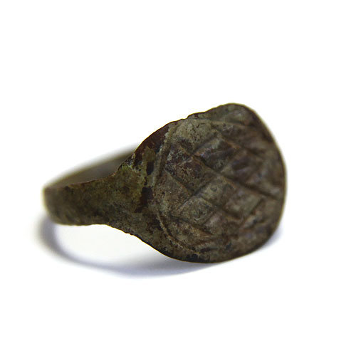Старинный славянский перстень печатка с символом богини Земли и плодородия Макошь Древняя Русь 13-14 век.