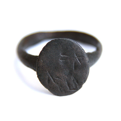 Старинный славянский перстень или перстень оберег с символом всадника на коне, 14-16 век.