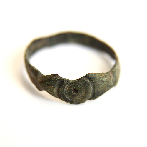 Старинный славянский перстень или перстень оберег с солярным символом, 12-14 век.