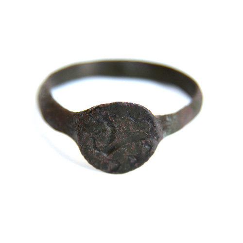 Старинный славянский перстень или перстень оберег с Лютым Зверем, 14-16 век.