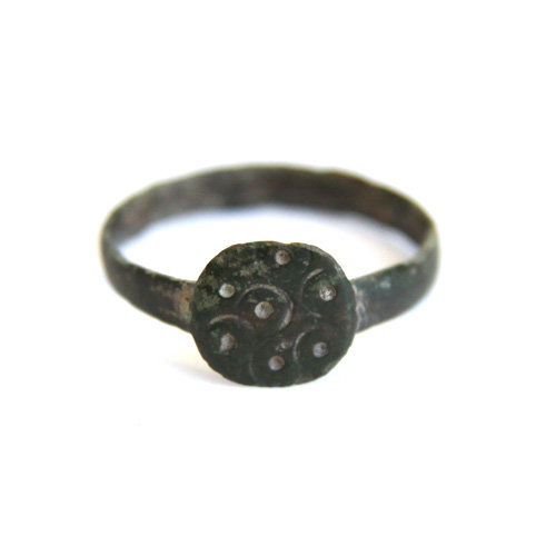 Старинный славянский перстень или перстень оберег с солярными символами созвездия, 12-14 век.