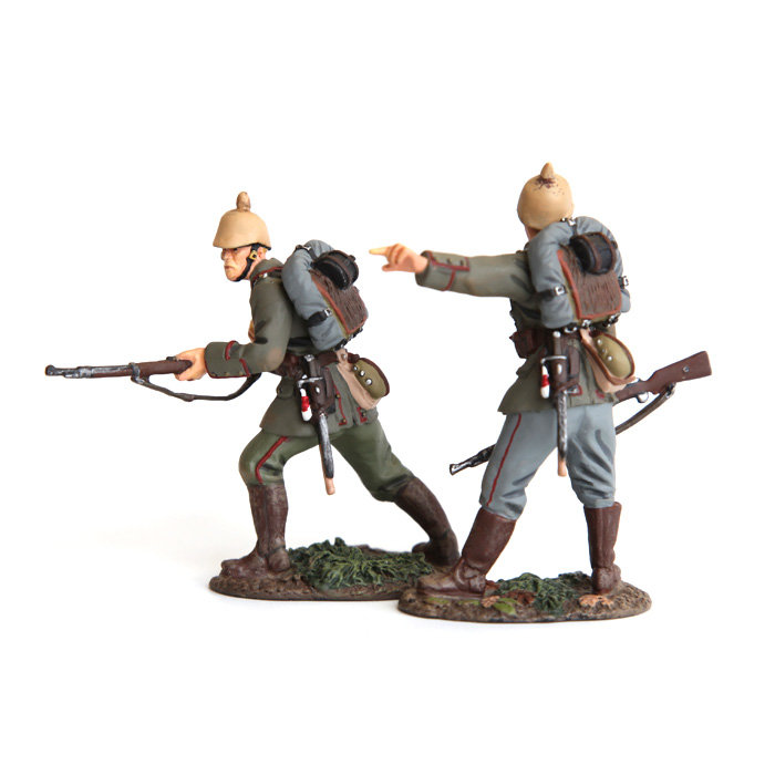 Оловянные солдатики. Два атакующих Германских пехотинца из пехотного полка фон Манштейн №84. Битва при Монсе 1914 год.