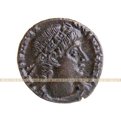 Древняя бронзовая монета святого равноапостольного Константина Великого, римского императора с 312 по 337 год нашей эры.