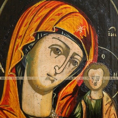 Cтаринная Казанская икона Божией Матери на темном фоне. Россия 1870-1900 год