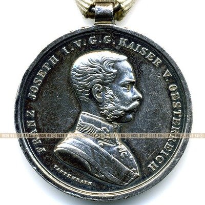 Австро-Венгрия. Памятная почетная военная медаль и медаль за храбрость.
