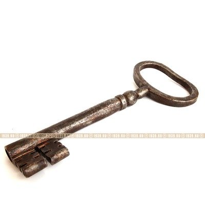 Огромный старинный кованый ключ. Россия XVIII век. 26,5см (590 гр)