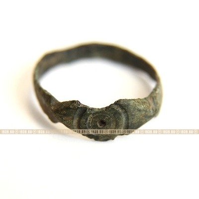 Старинный славянский перстень или перстень оберег с солярным символом, 12-14 век.