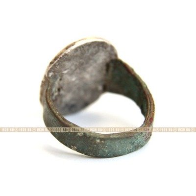 Старинный перстень печатка с серебряным щитком, украшенным псевдогеральдикой. Россия 17-18 век.
