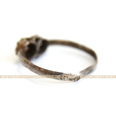 Старинный русский перстень из серебра 84 пробы с псевдодрагоценными камнями стеклярусом, Россия 19 век.