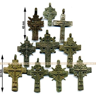 Начального уровня коллекция старинных крестов 18-19 века.