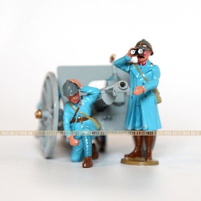 Набор оловянных солдатиков. Французская пушка с расчетом из трех солдат и офицером периода Первой Мировой Войны.