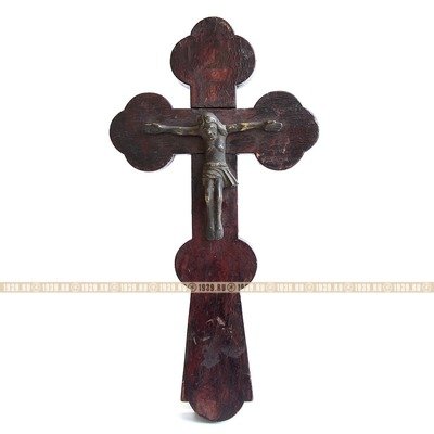 Старинный деревянный крест Распятие Христово. Россия, начало XX века.