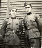Солдаты (Ushtar) албанской армии в форме образца 1945 года