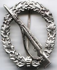 Денацифицированный знак "Пехотный Штурмовой" в серебре образца 1957 года